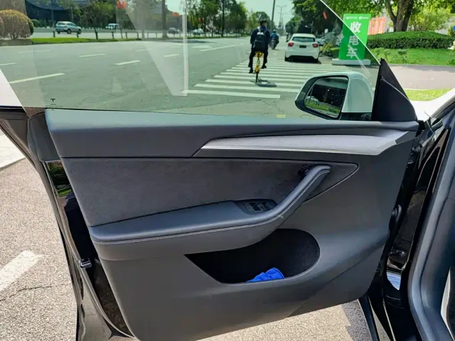 Tesla Model Y — Фото автомобиля 6