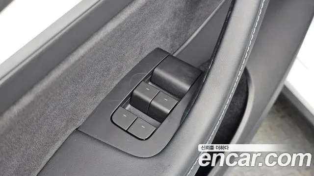 Tesla Model Y — Фото автомобиля 27