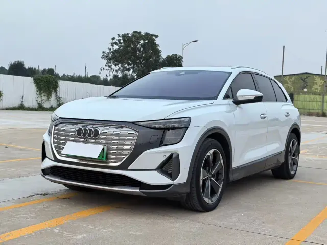 Фотография автомобиля — Audi Q5 e-tron