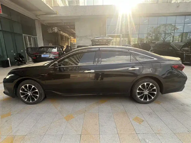 Toyota Avalon — Фото автомобиля 3