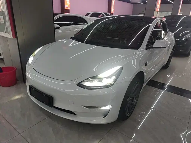 Фотография автомобиля — Tesla Model 3