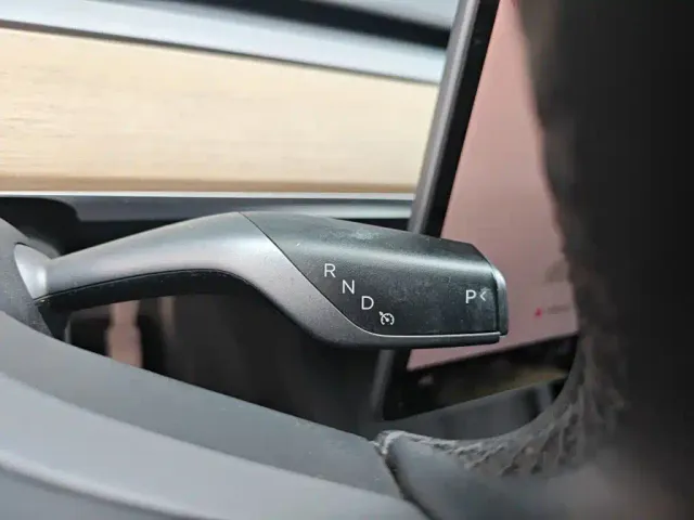 Tesla Model Y — Фото автомобиля 10
