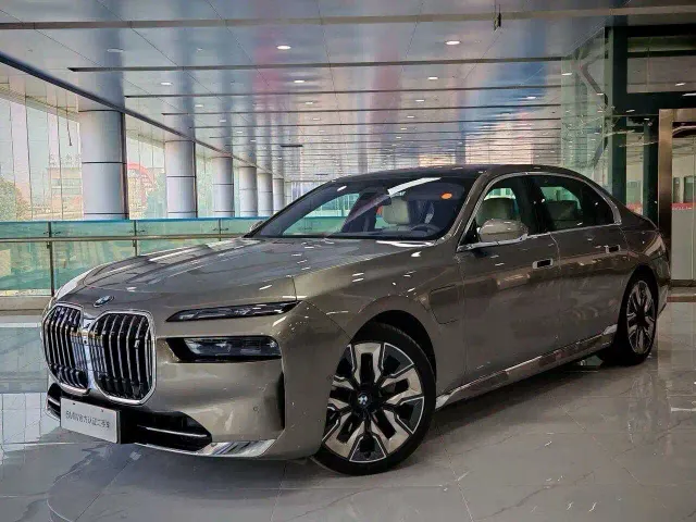 BMW i7 — Фото автомобиля 5