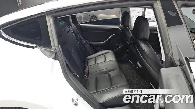 Tesla Model 3 — Фото автомобиля 15