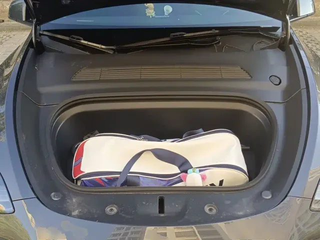 Tesla Model Y — Фото автомобиля 10