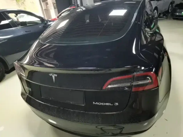 Tesla Model 3 — Фото автомобиля 5