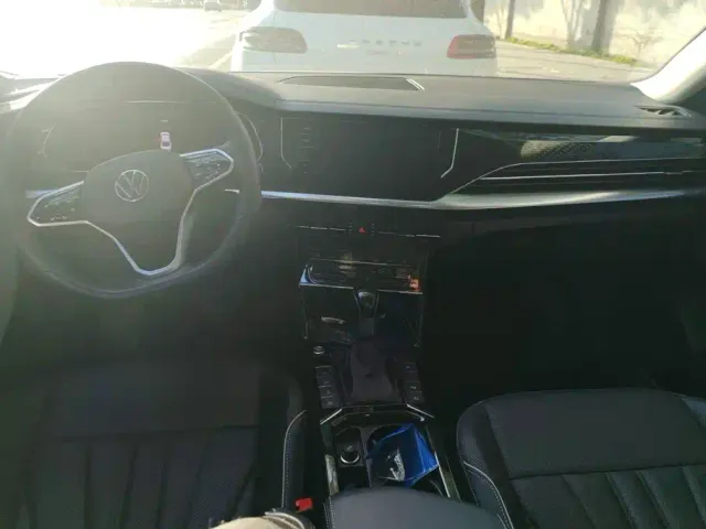 Volkswagen Passat — Фото автомобиля 12