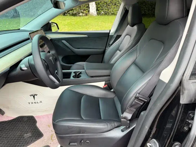 Tesla Model Y — Фото автомобиля 8