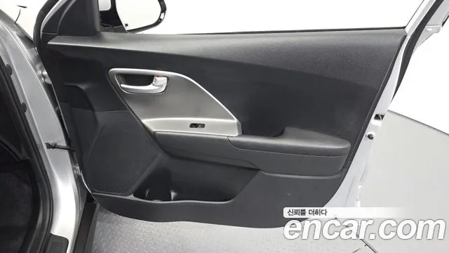 Kia Niro Niro Plus Air — Фото автомобиля 24