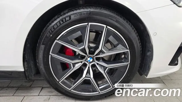 BMW 5-Series — Фото автомобиля 19