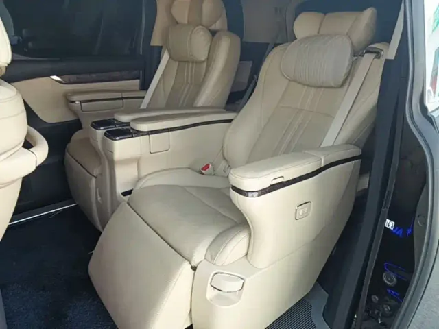 Toyota Vellfire — Фото автомобиля 12