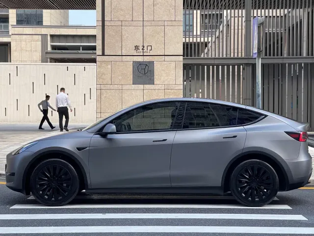 Tesla Model Y — Фото автомобиля 5
