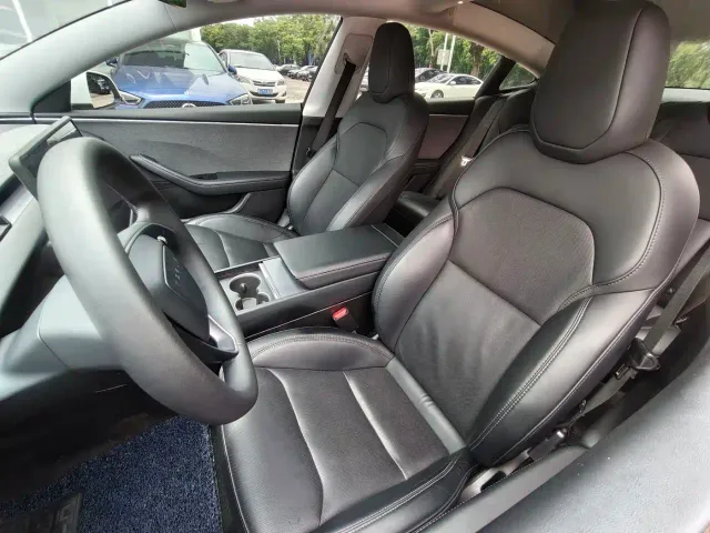 Tesla Model 3 — Фото автомобиля 15