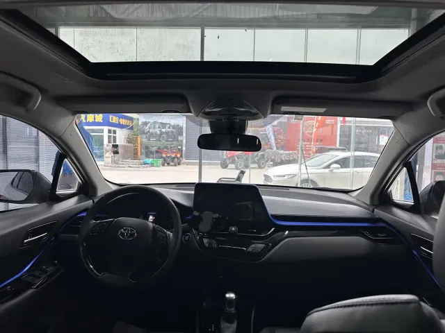 Toyota C-HR — Фото автомобиля 7