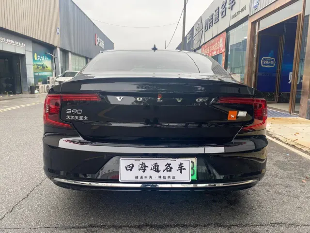 Volvo S90 — Фото автомобиля 4