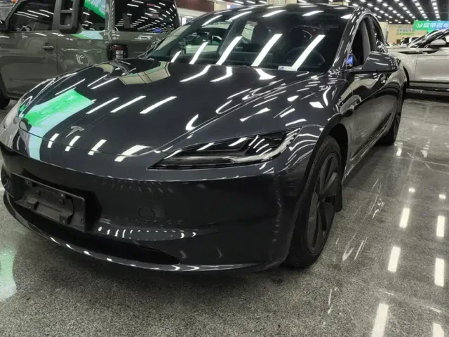 Фотография автомобиля — Tesla Model 3