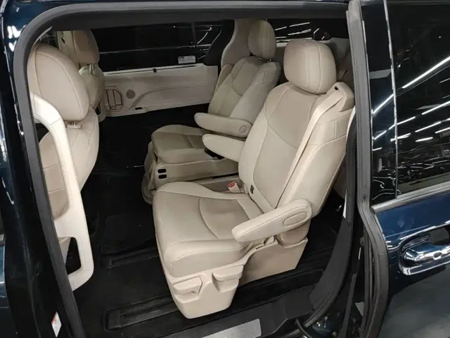 Toyota Granvia — Фото автомобиля 16