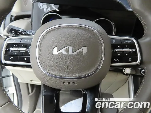 Kia Carnival Generation 4 — Фото автомобиля 12
