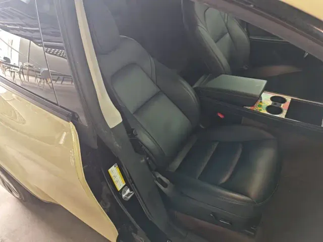 Tesla Model Y — Фото автомобиля 24