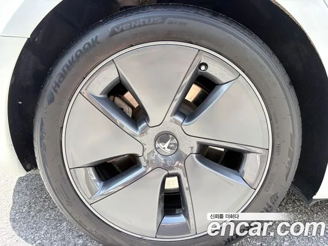 Tesla Model 3 — Фото автомобиля 14