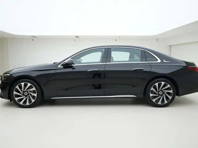 Mercedes-Benz E-Class — Фото автомобиля 3