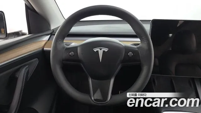 Tesla Model Y — Фото автомобиля 19