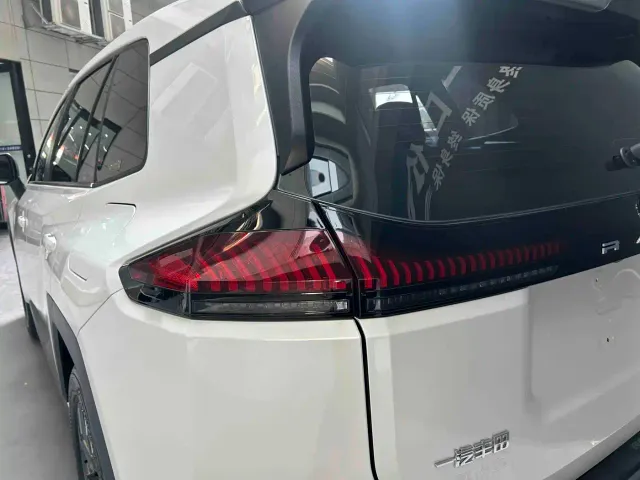 Toyota RAV4 — Фото автомобиля 8