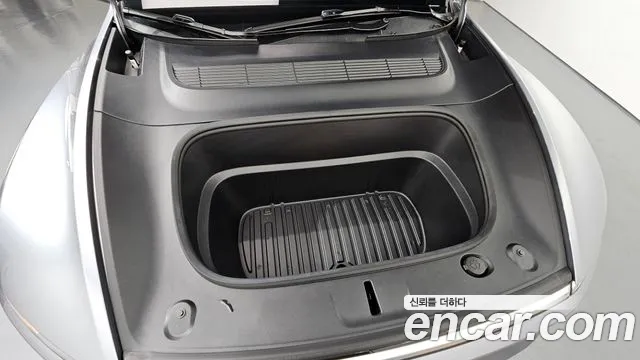 Tesla Model Y — Фото автомобиля 6