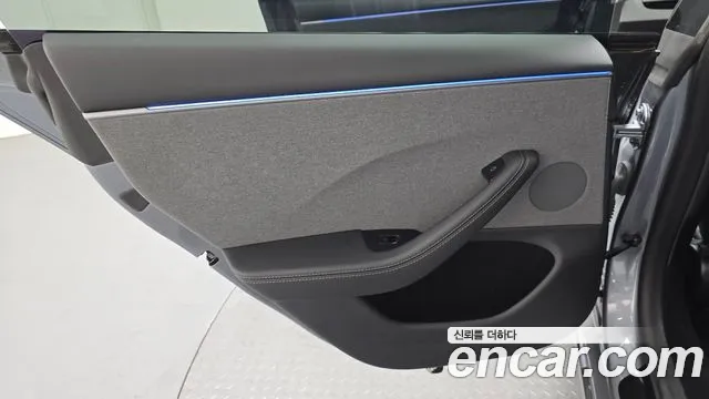 Tesla Model 3 — Фото автомобиля 14