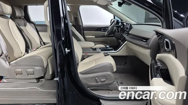 Kia Carnival Generation 4 — Фото автомобиля 11
