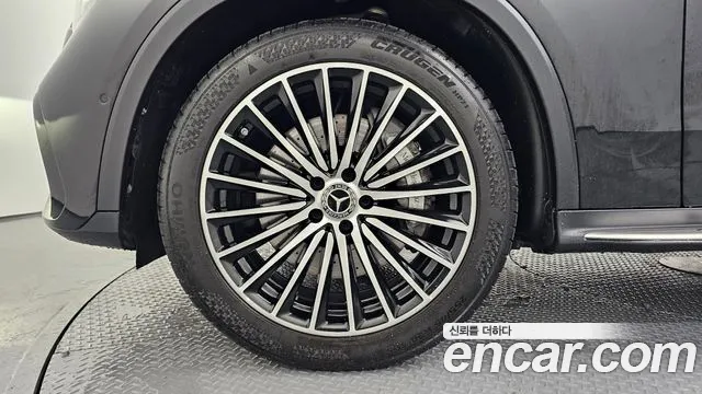 Фотография автомобиля — Mercedes-Benz GLC-Class