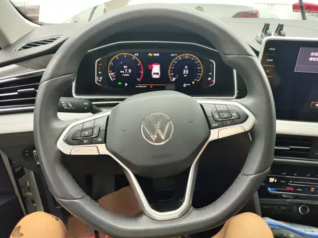 Volkswagen Tiguan L — Фото автомобиля 10