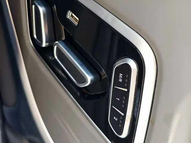Toyota Sienna — Фото автомобиля 19