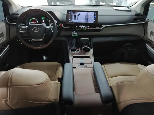 Toyota Sienna — Фото автомобиля 9