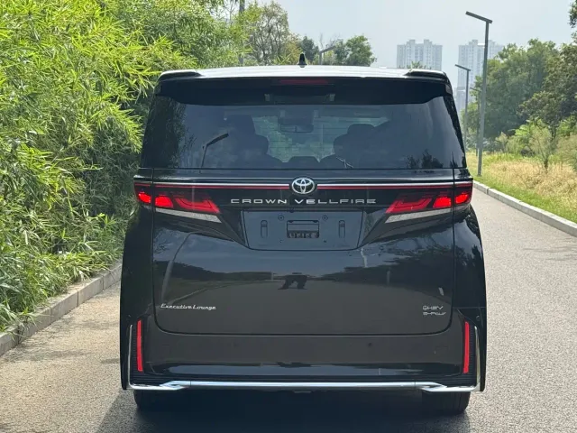 Toyota Vellfire — Фото автомобиля 16