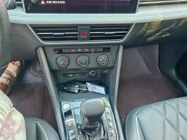 Volkswagen Tiguan L — Фото автомобиля 12