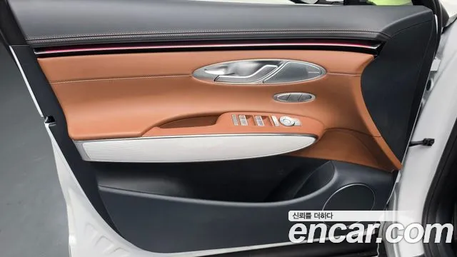 Genesis GV70 — Фото автомобиля 12