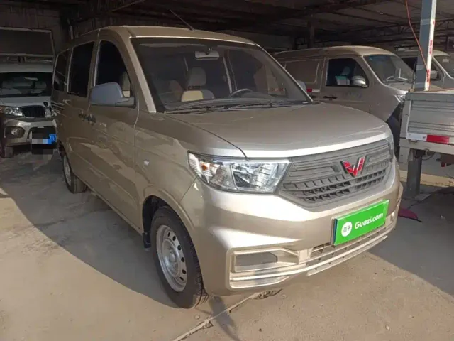 Wuling Hongguang V — Фото автомобиля 3