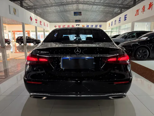 Mercedes-Benz E-Class — Фото автомобиля 16