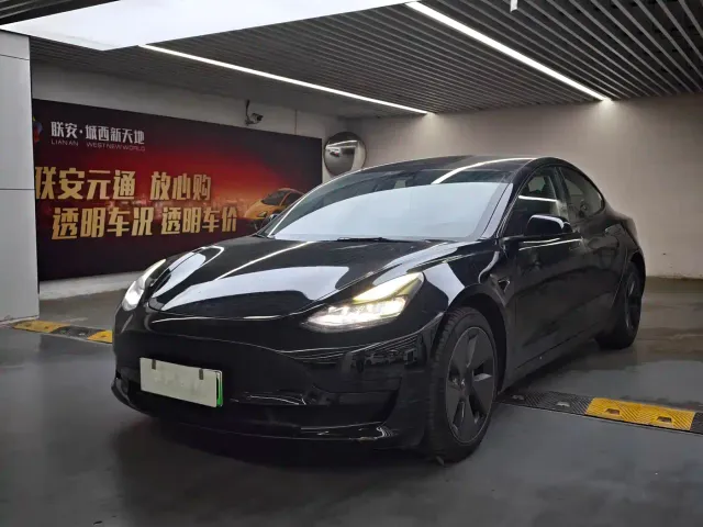Фотография автомобиля — Tesla Model 3