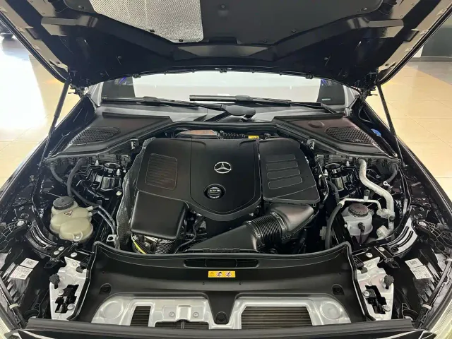 Mercedes-Benz E-Class — Фото автомобиля 24