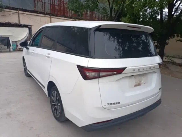 Wuling Jiachen — Фото автомобиля 4