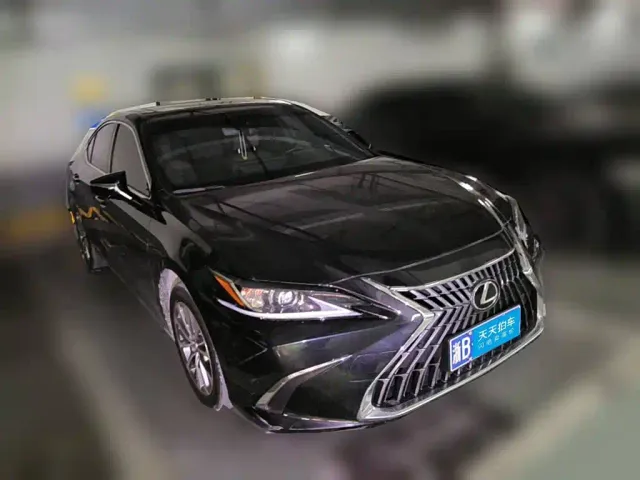 Lexus ES — Фото автомобиля 3