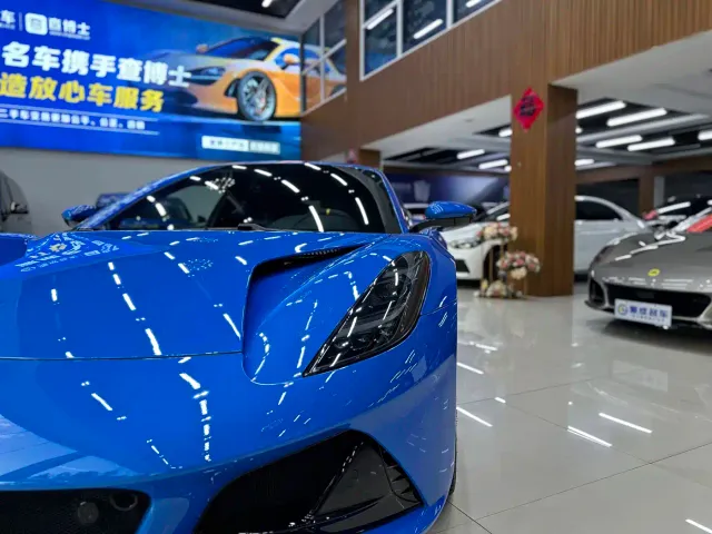 Lotus Emira — Фото автомобиля 13