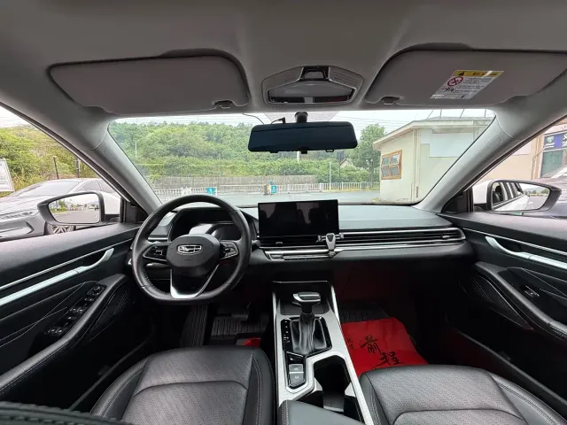Geely Emgrand — Фото автомобиля 9