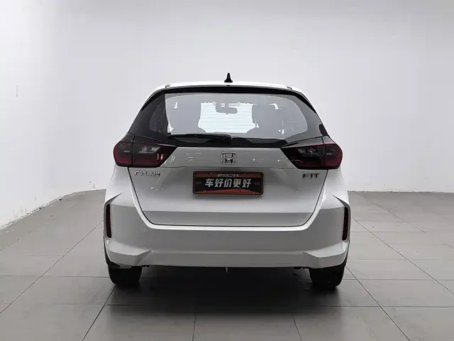 Honda Fit — Фото автомобиля 4