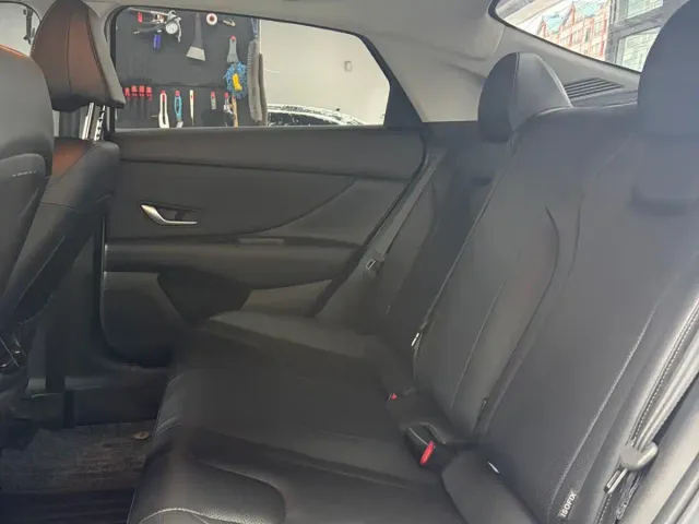 Hyundai Elantra — Фото автомобиля 15