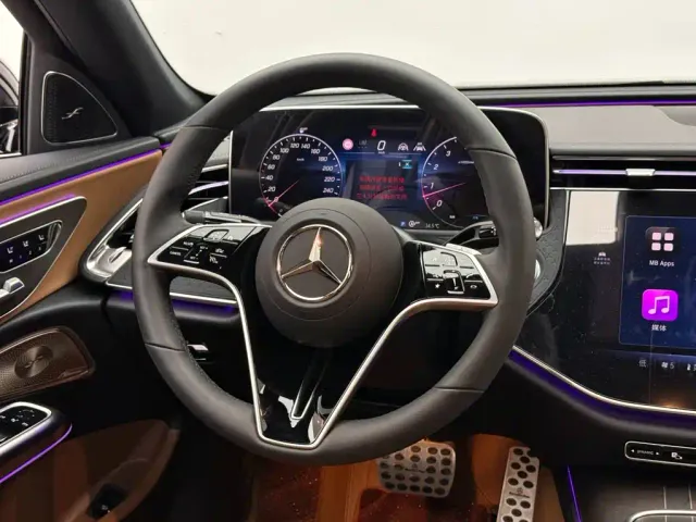 Mercedes-Benz E-Class — Фото автомобиля 12