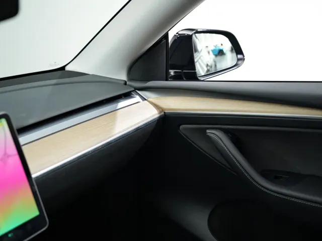 Tesla Model Y — Фото автомобиля 8