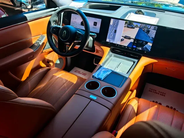 Aito M8 — Фото автомобиля 3
